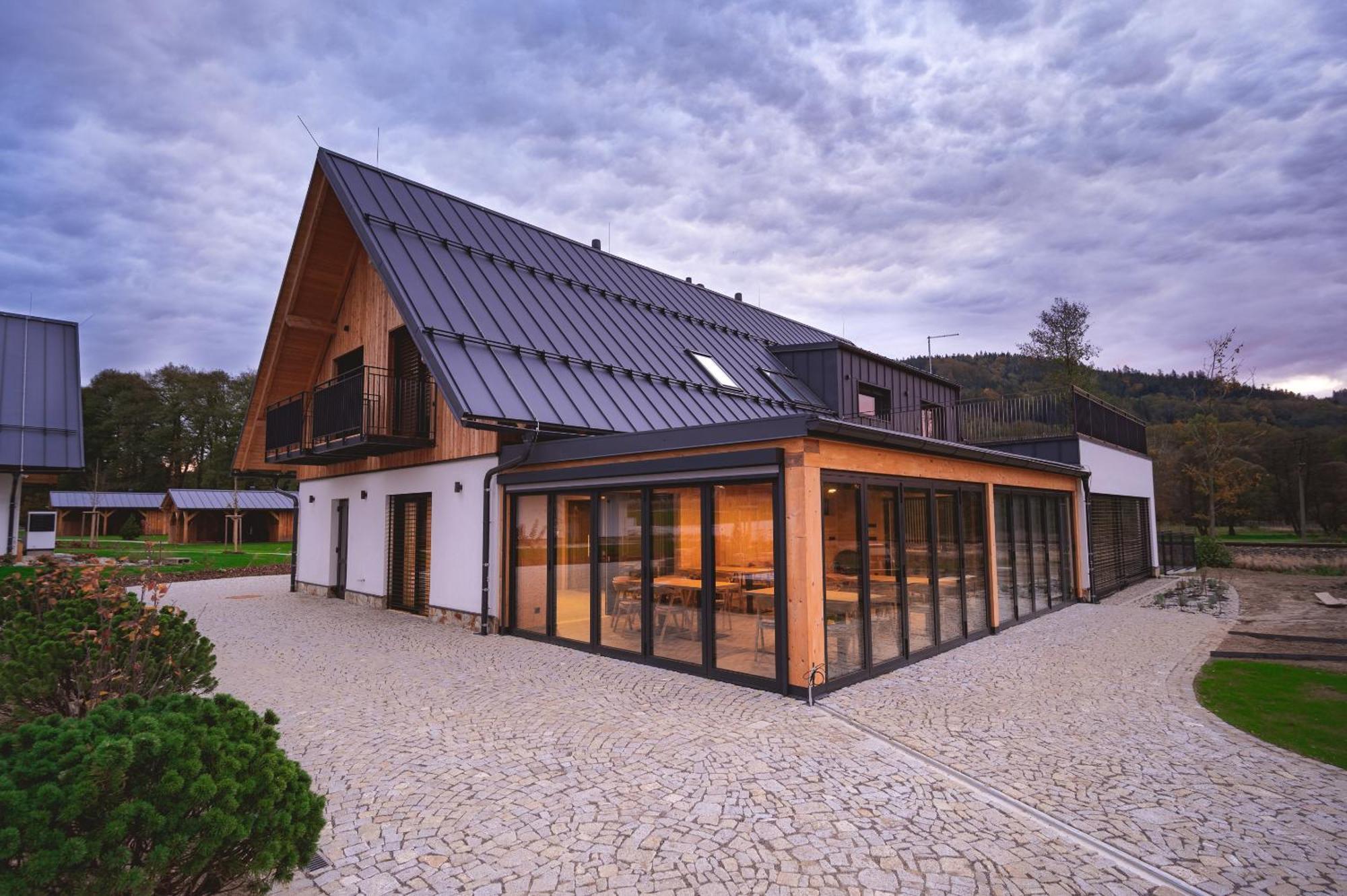 Mlynicka Zahrada Hotel Cervena Voda Exterior photo